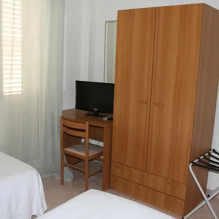 Garden House Bed & Breakfast 3*